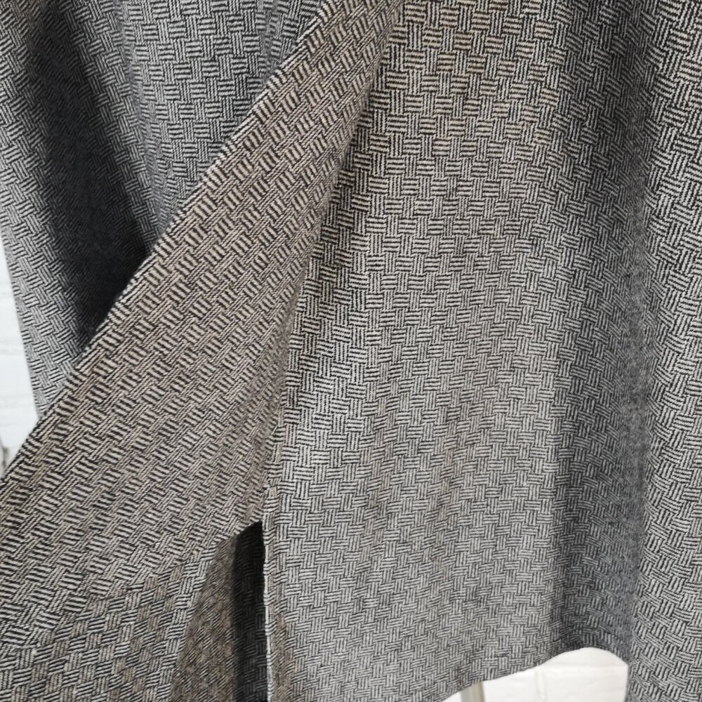 Cleo Petites Ladies Size 12 Black & Grey Herringbone Made in Canada A-line Skirt - Picture 4 of 11